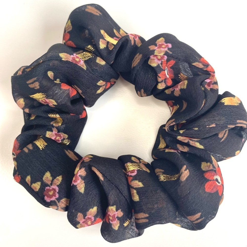 Black floral Print Scrunchie